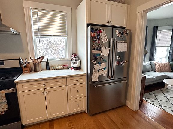 4th image of 64 Montgomery St #3