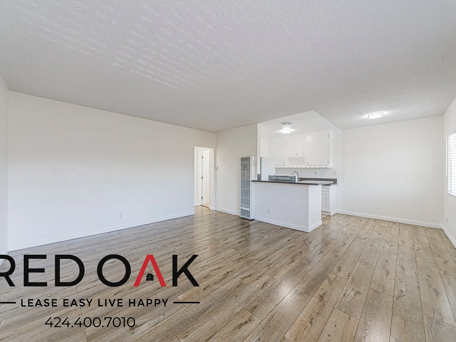 ~Low Deposit Oac~ Polished 2-Bed With Parking Included And Soaking Tub ~ In Compton! — Photo 1