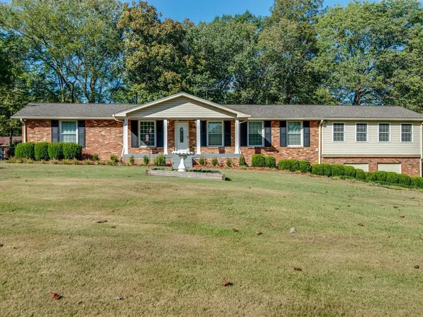 306 Green Acres Dr, Goodlettsville, TN 37072