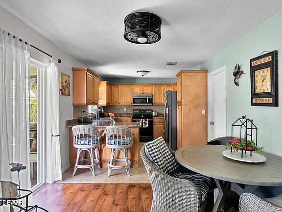 3rd image of 4679 Chardonnay Dr