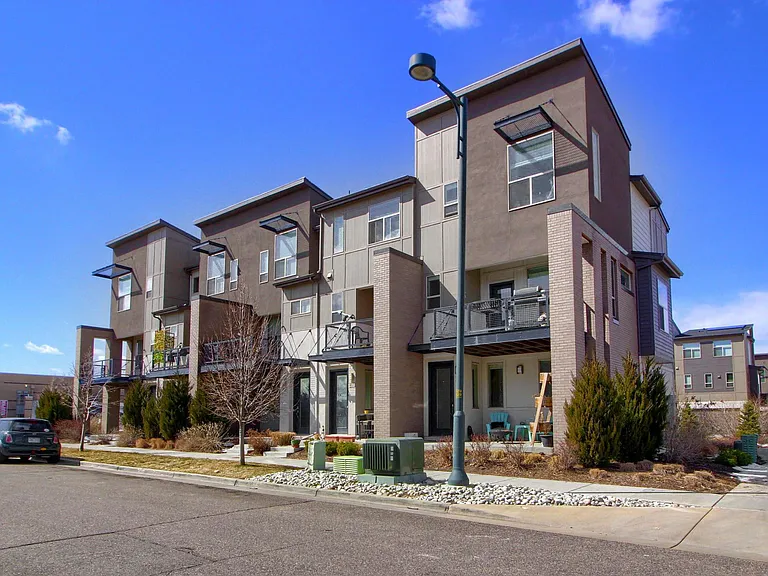3045 Geneva St — Photo 2