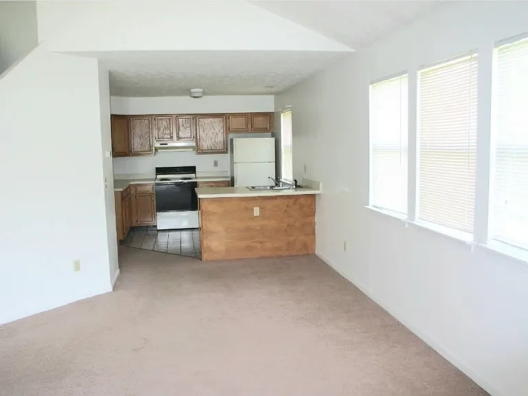 2043 Rolling Meadows Ln — Photo 10