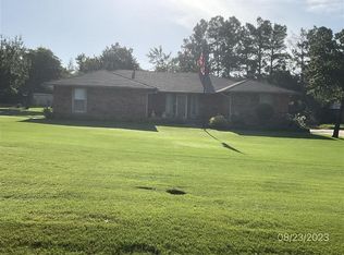 308 Country Ln, Midwest City, OK 73130