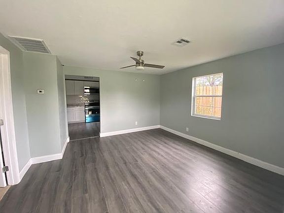 3rd image of 1414 SW H Ave