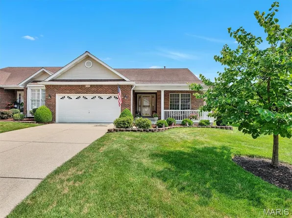 5512 Heatherbluff Ct, Saint Louis, MO 63128