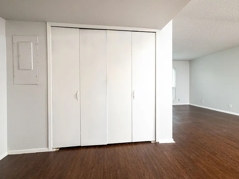 2438 N Graham Dr — Photo 13