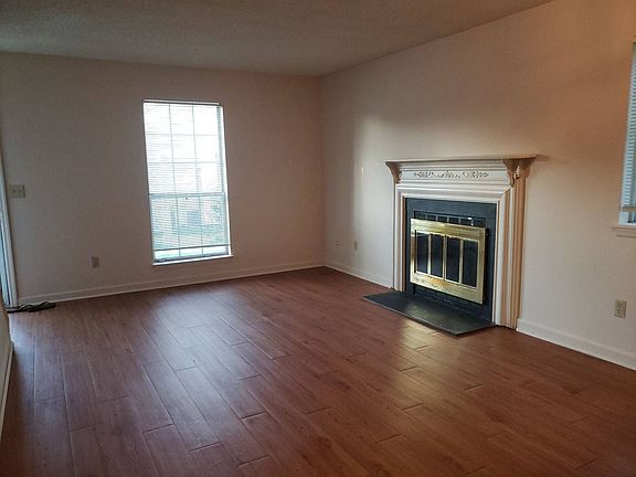 2nd image of 144 Tusculum Square Dr #0