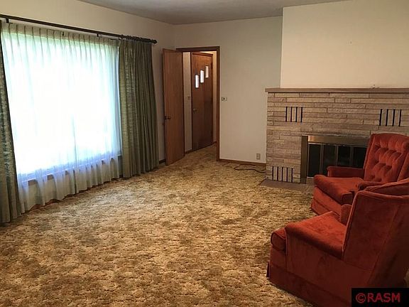 2nd image of 412 N Elm St
