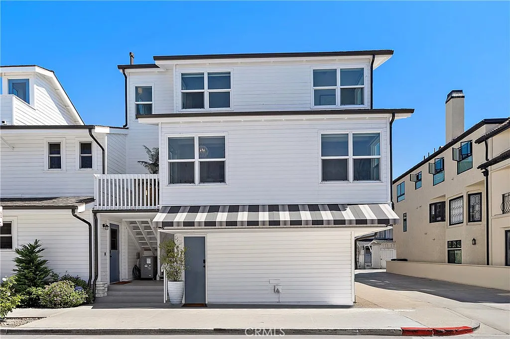 2 bed, 950 sqft, $6,900 — Photo 2