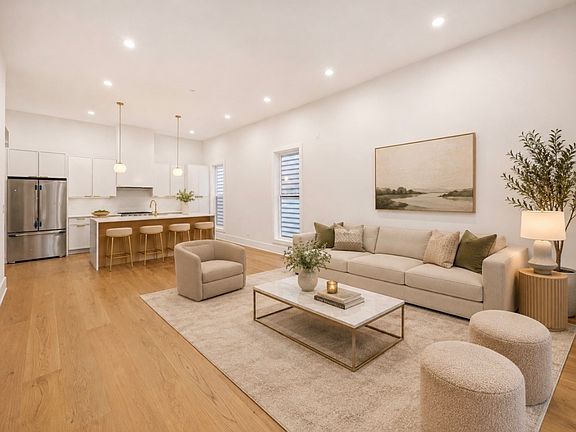 4th image of 3644 W Cornelia Ave Unit 1