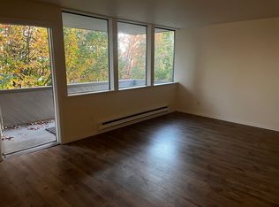 802 N 43rd St APT 301, Seattle, WA 98103