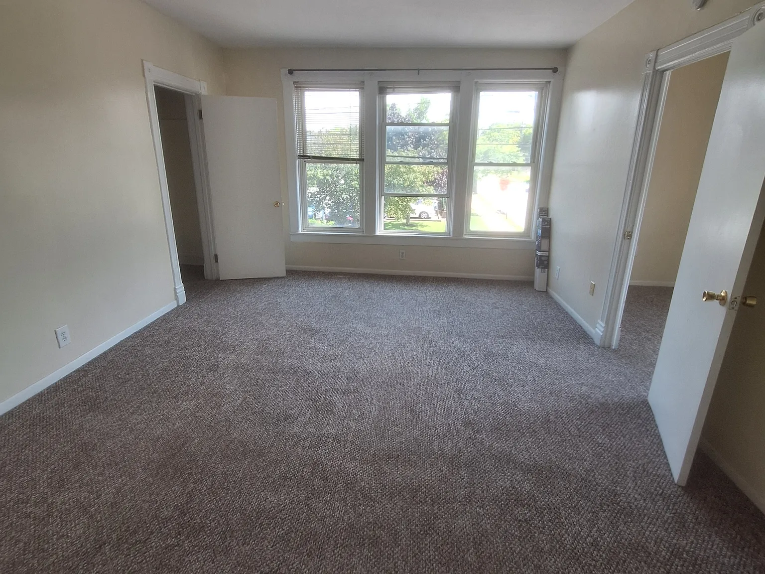2 bed, 900 sqft, $900 — Photo 3