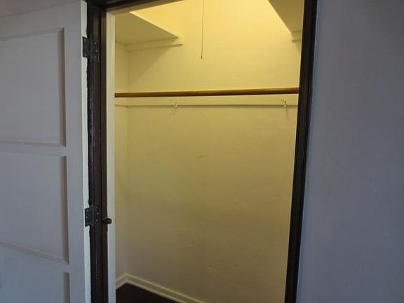4th image of 628 N Windsor Blvd