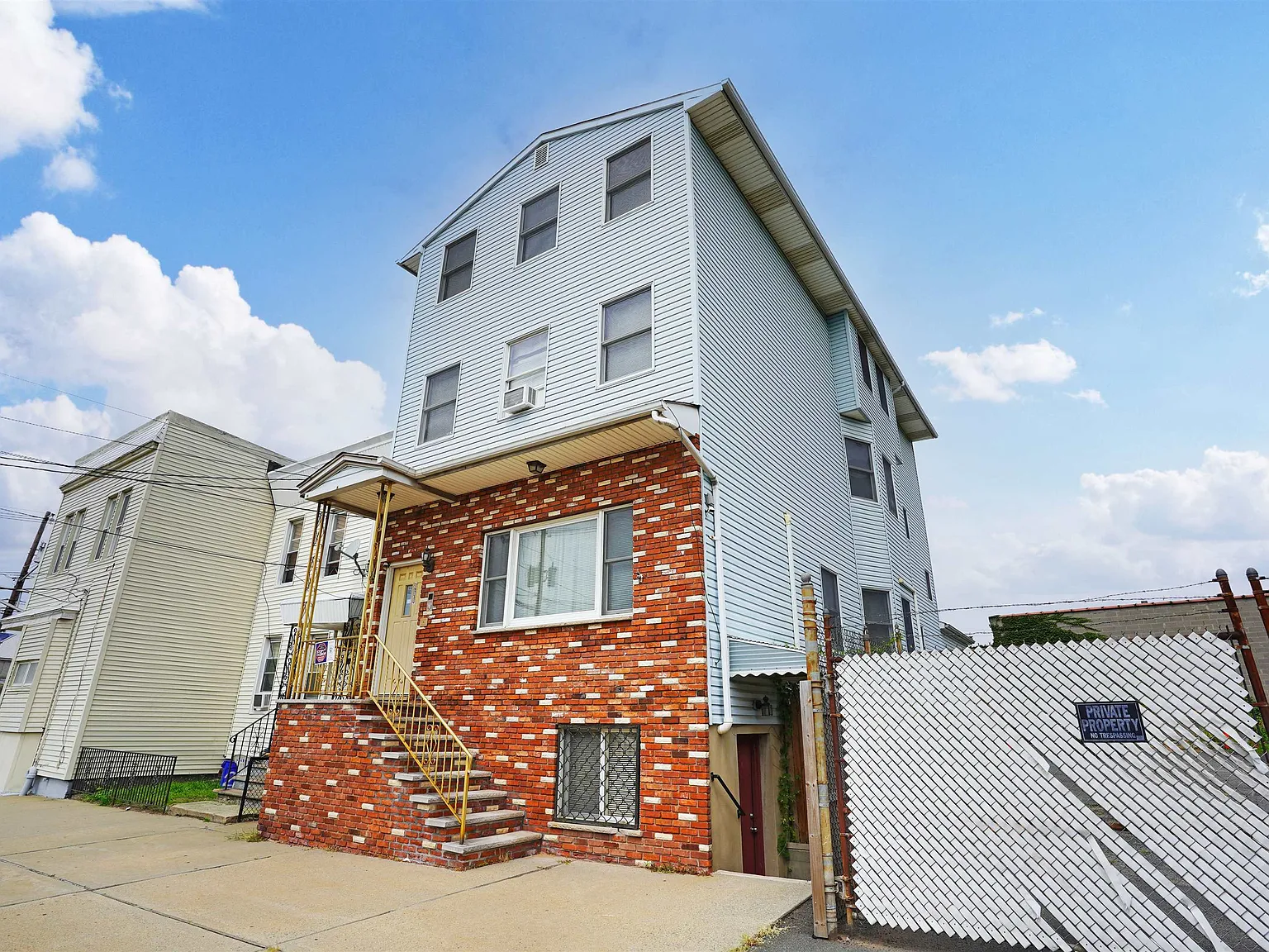 3 bed, 1.0 bath, $2,300 — Photo 3