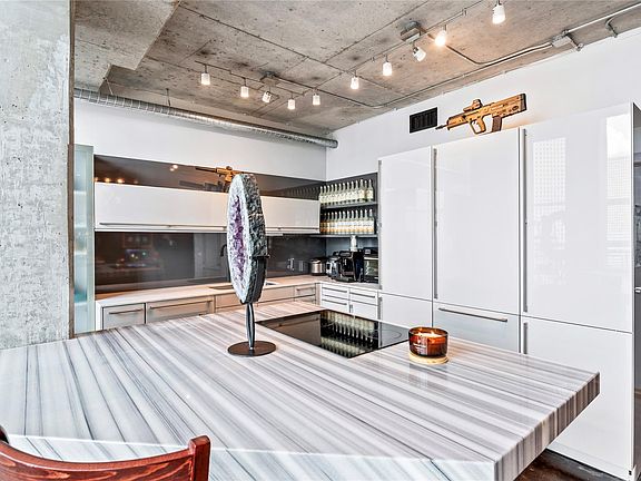 4th image of 2000 Bagby St APT 13428