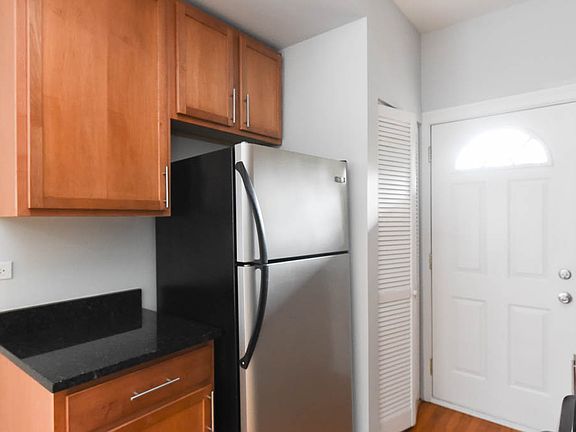 3rd image of 2005 W Jarvis Ave Unit 4