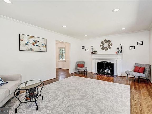 3rd image of 1101 Waynewood Blvd