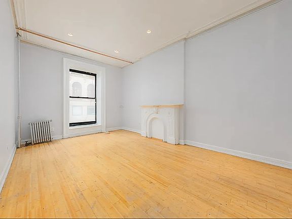 2nd image of 19 W 46th St Unit Penthouse