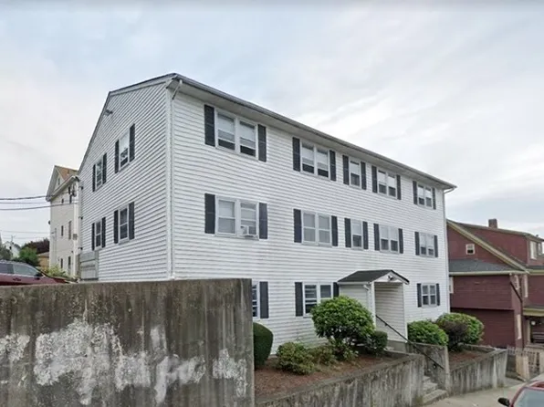 201 Pearce St APT 3E, Fall River, MA 02720