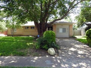 2518 Crestbrook Ln, Grand Prairie, TX 75052