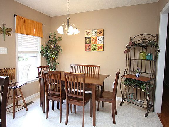 3rd image of 52 Thelma Pl