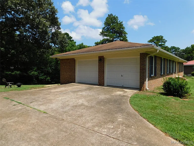 1203 Oates Rd — Photo 25