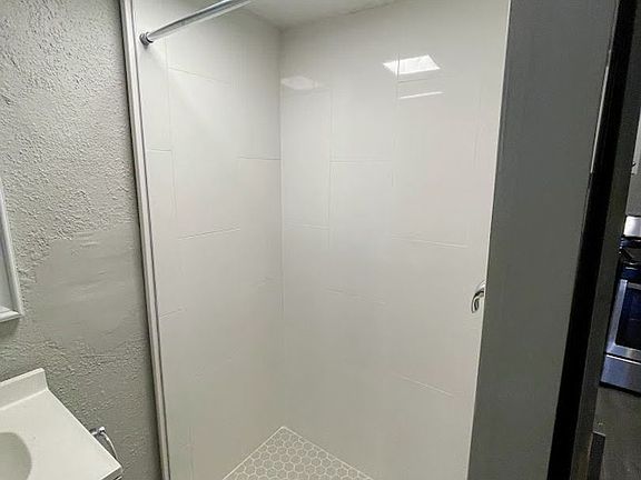 4th image of 2208 Woodstock Ave #11003854