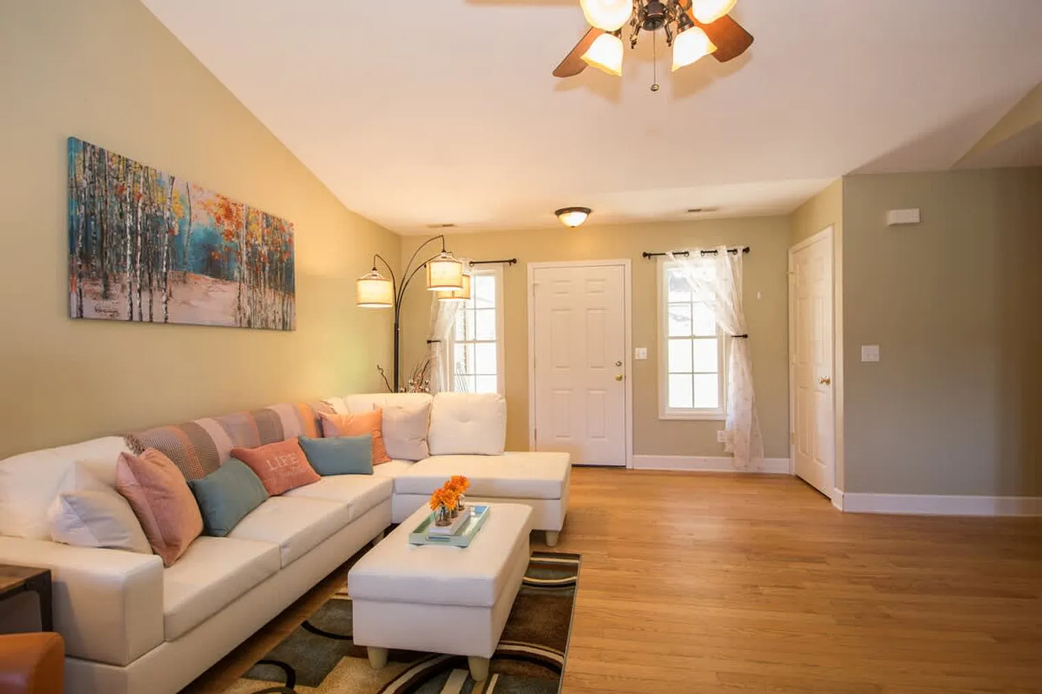 4 bed, 2.0 bath, 1625 sqft, $4,498 — Photo 3