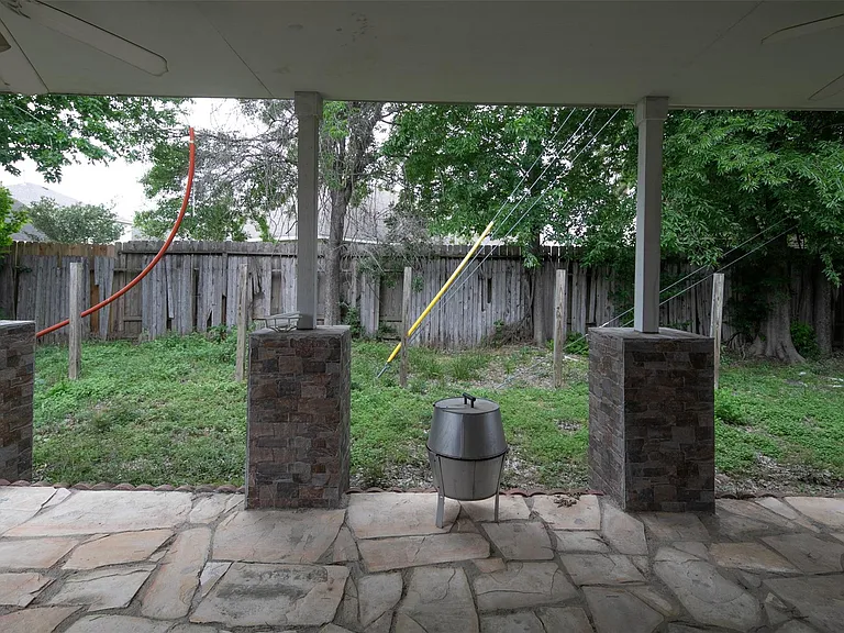 3603 Lauderwood Ln — Photo 2