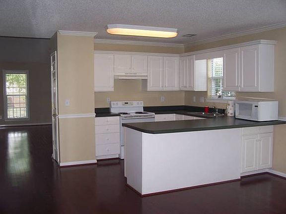Eat-in Kitchen