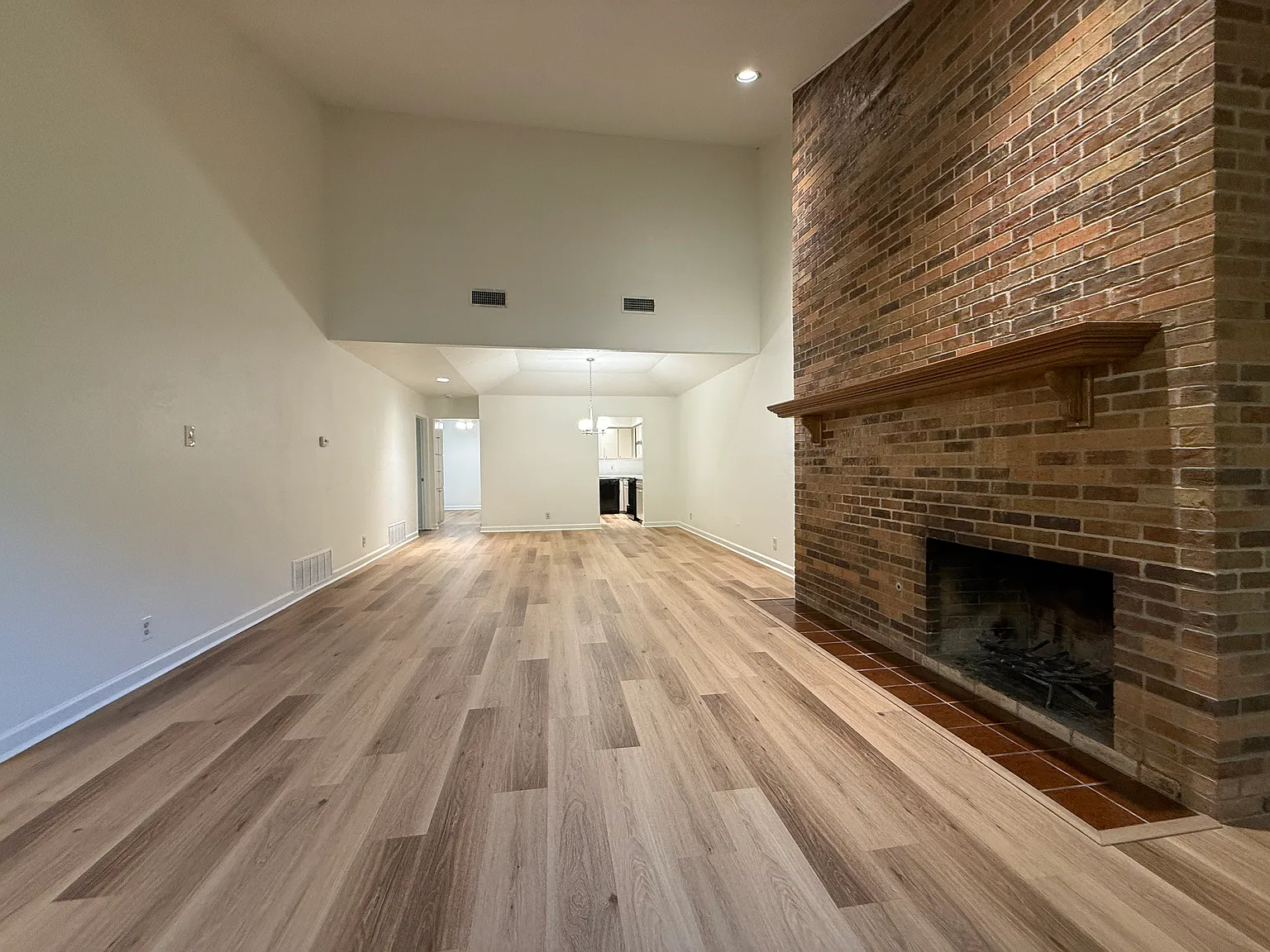 3 bed, 1678 sqft, $2,500 — Photo 3