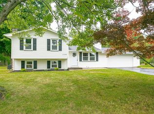 1704 Apple Hollow Ln, Hamlin, NY 14464