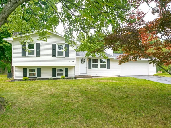 1704 Apple Hollow Ln, Hamlin, NY 14464