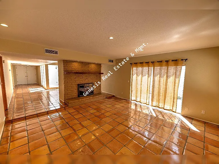 4741 E Calle Elegante — Photo 12