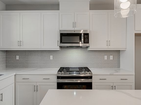 2nd image of 735 Santa Cecilia