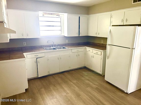 4th image of 427 McDowell Park Cir