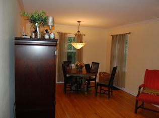 827 S Wheaton Ave, Wheaton, IL 60189