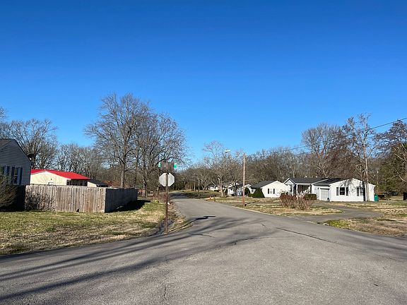 5th image of 353 Hickory Cir