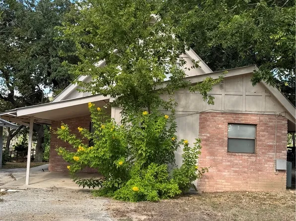 882 Buerger Ln, Seguin, TX 78155