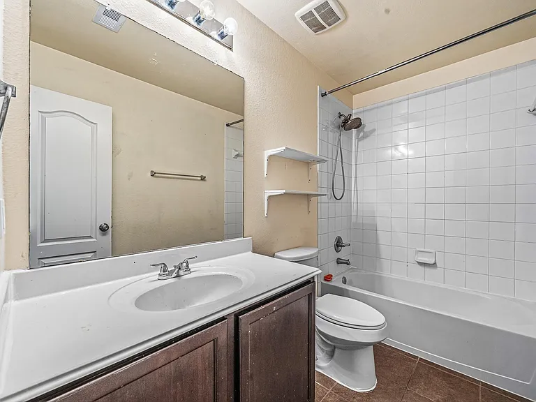 2403 Summers Glen Ct — Photo 13