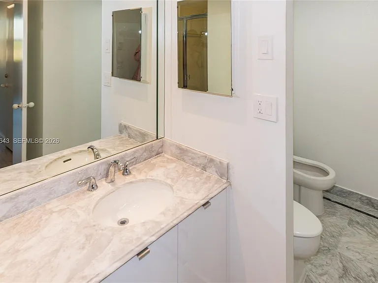 10101 E Bay Harbor Dr #404 — Photo 14