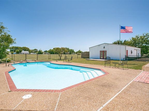 3rd image of 2360 Drain Dr