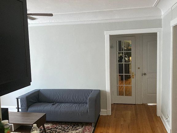 3rd image of 6522 N Glenwood Ave APT 2E