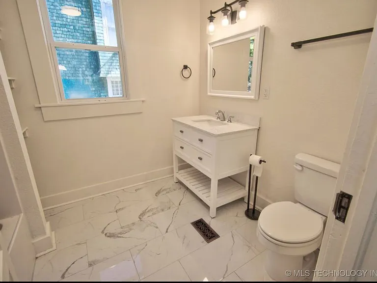 2310 Boston St — Photo 12