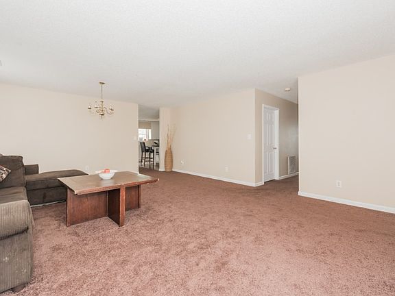 5th image of 627 Buckhorn Ct