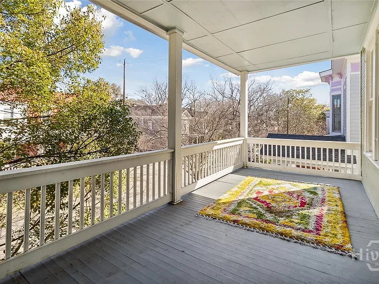 413 E Waldburg St #B — Photo 23