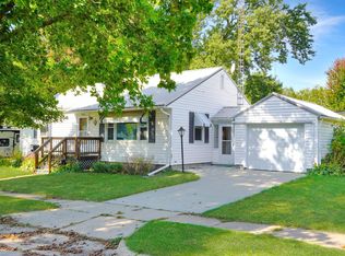 208 S Circle Dr, Viroqua, WI 54665