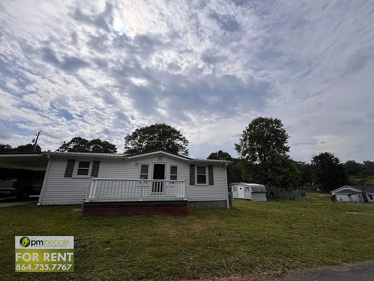 114 Radcliff Dr — Photo 2