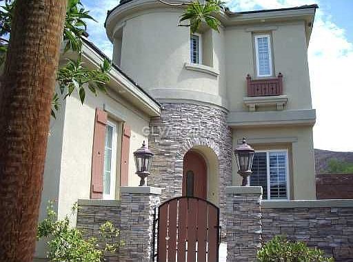 Entry Way Turret and Courtyard