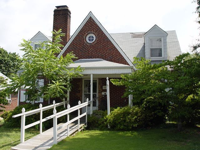 1st image of 509 Forest St
